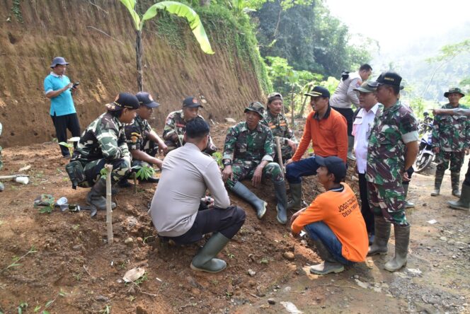 
					TMMD Reguler Meningkatkan Kedekatan Antara Rakyat dan Pejabat