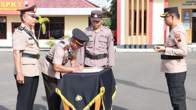 
					Kapolres Blora Pimpin Serah Terima Jabatan dan Pengambilan Sumpah Kapolsek Kedungtuban dan Kapolsek Jati