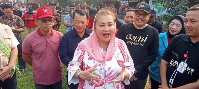 
					Wali Kota Semarang, Hevearita Gunaryanti Rahayu, usai memimpin panen hasil budi daya lele dan telur ayam kampung unggul Balitbangtan (KUB) di SMP Negeri 22 Semarang, Jumat (7/6/2024).