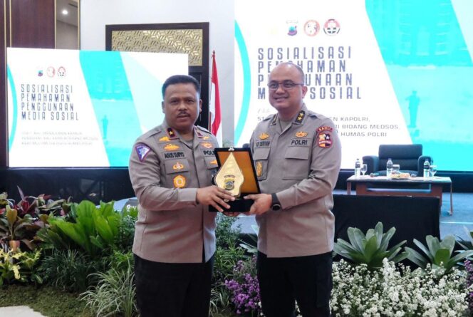
					Polda Jateng dan Korsahli Kapolri Sosialisasikan Pemahaman Media Sosial