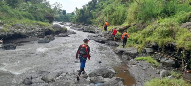 
					Tim SAR Lakukan Pencarian Warga Desa Kalisaleh yang Tenggelam di Sungai Mejagong