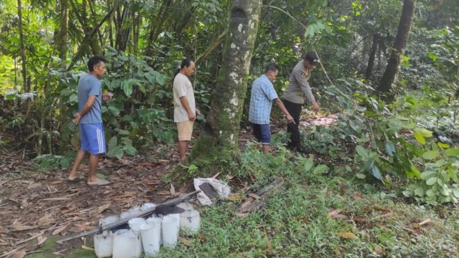 
					Penderes di Kutasari Purbalingga Tewas Jatuh dari Pohon Kelapa
