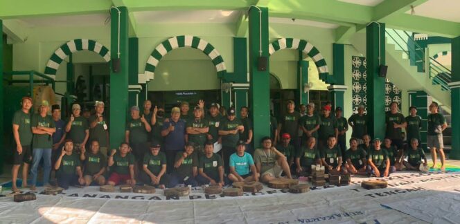 
					Panitia penyembelihan hewan qurban Masjid Baitul Mufid, Sendangmulyo Tembalang. (Ist)