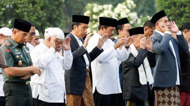 
					Pj Gubernur Jateng Dampingi Presiden Jokowi Laksanakan Salat Iduladha di Lapangan Simpang Lima Semarang