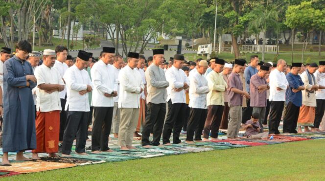 
					Kodam IV/Diponegoro Gelar Shalat Idul Adha 1445 H Bersama Masyarakat