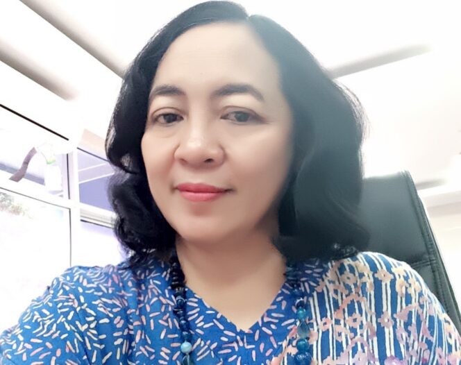 
					Nia Samsihono