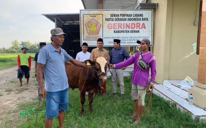 
					Calon Bupati Demak Ali Abdul Rohman Berbagi Hewan Kurban di 14 Kecamatan
