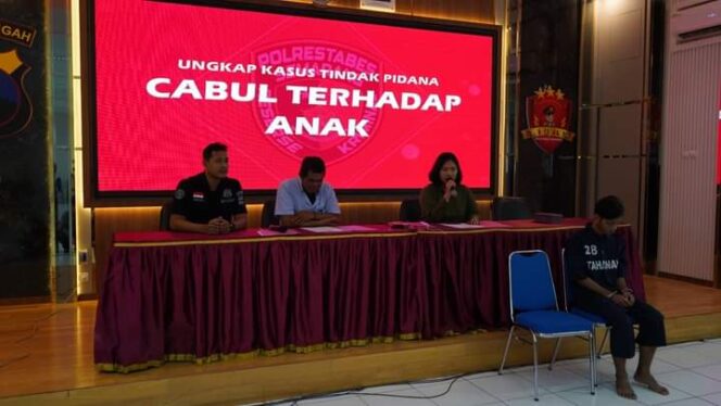 
					Heboh! Pelajar SMA Kirim Video Hubungan Intim dengan Kekasih ke Orang Tua Pasangannya