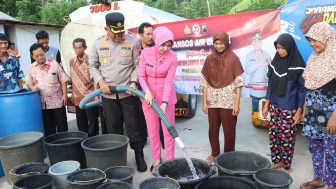 
					HUT Bhayangkara Ke-78, Polres Wonogiri Gelar Baksos Air Bersih