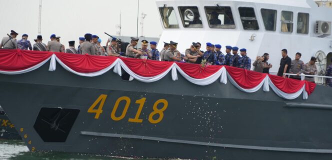 
					Sambut Hari Bhayangkara Ke-78, Polda Jateng Gelar Upacara Ziarah dan Tabur Bunga di Laut