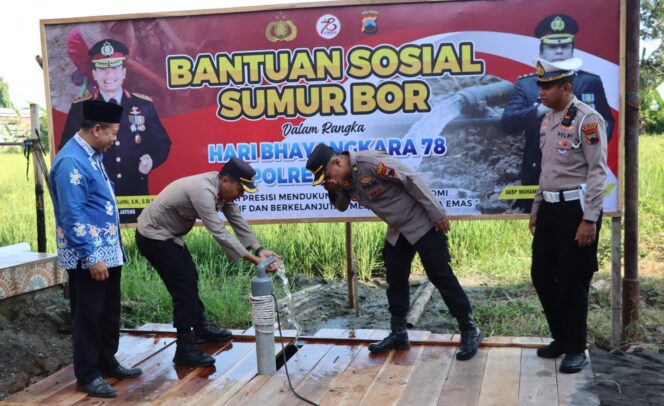 
					Polres Demak Serahkan Sumur Bor untuk Ponpes Sunan Kalijaga