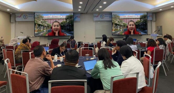 
					Wali Kota Semarang, Hevearita Gunaryanti Rahayu, memberikan materi dalam sesi berbagi di UN Public Services Forum di Incheon, Korea Selatan, Selasa (25/6).