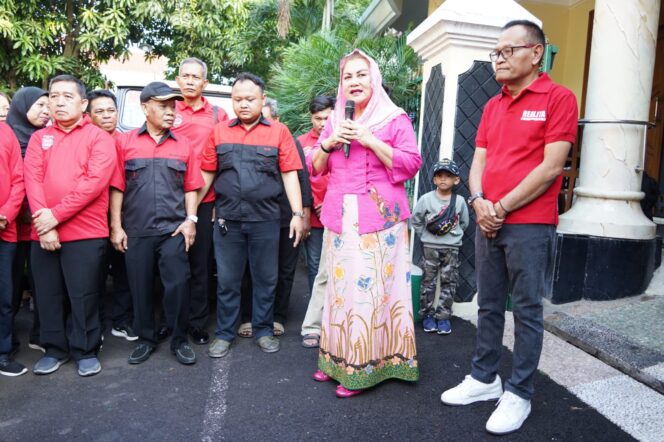 
					Politisi PDIP Hevearita Gunaryanti Rahayu, menemui relawan di Sekretariat Manggis Merah, Jalan Manggis, Kelurahan Lamper Lor, Kecamatan Semarang Selatan, Kota Semarang, Sabtu (29/6/2024). (Ist)