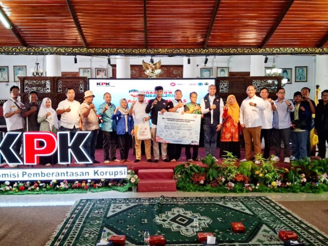 
					Talk show KPK RI bersama komunitas LSM dan Ormas Brebes 