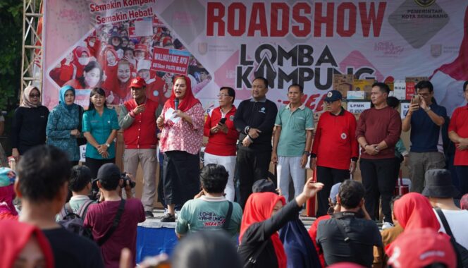 
					Wali Kota Semarang, Hevearita Gunaryanti Rahayu didampingi Ketua TP PKK Kota Semarang Alwin Basri menghadiri Gebyar 10 Program PKK di Kecamatan Ngaliyan, Kota Semarang, Minggu (30/6/2024).