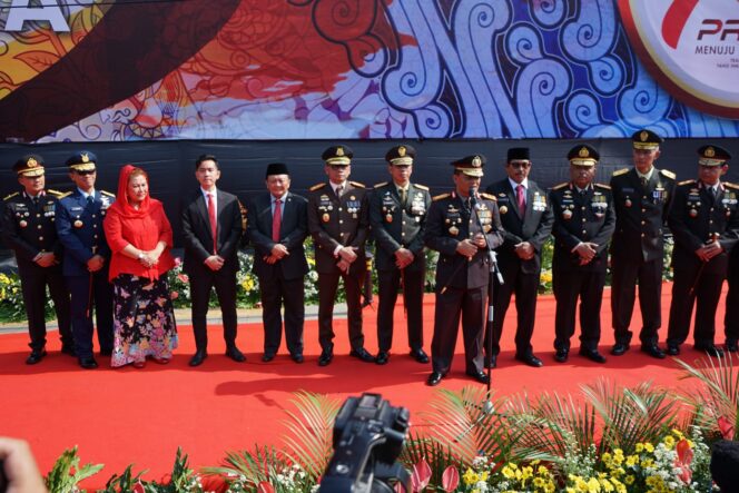
					Peringatan Hari Ulang Tahun Bhayangkara ke-78 yang diselenggarakan oleh Polda Jateng di Jalan Pemuda, Kota Semarang, Senin (1/7/2024).