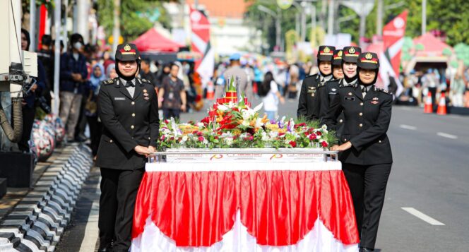 
					Perayaan hari Bhayangkara di Kota Semarang 