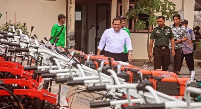 
					31 Kelompok Tani di Kabupaten Semarang Terima Bantuan Traktor 