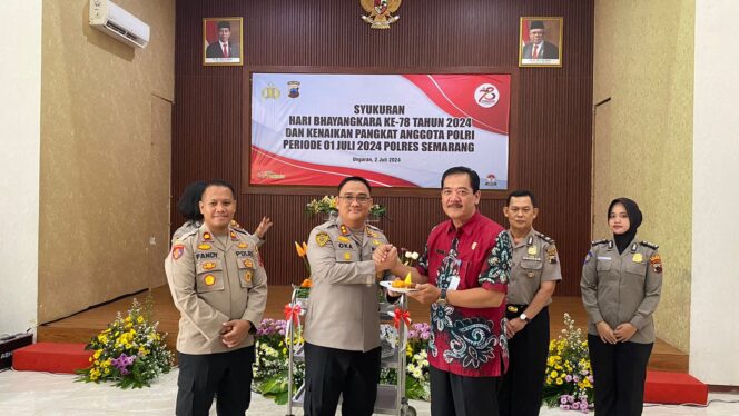 
					Puncak HUT Bhayangkara ke-78, Polres Semarang Gelar Tasyakuran dan Upacara Kenaikan Pangkat