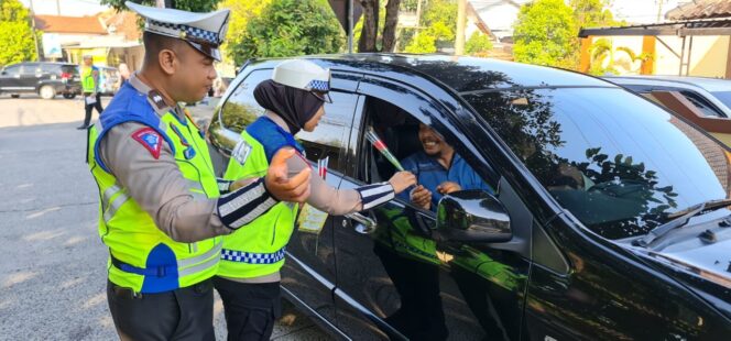 
					Satlantas Polres Jepara Gelar Sosialisasi Ops Patuh Candi 2024 untuk Pengguna Jalan
