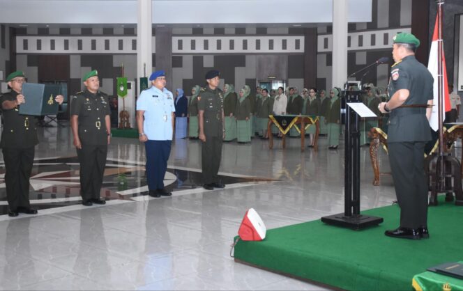 
					Pangdam IV/Diponegoro Pimpin Tradisi dan Serah Terima Jabatan di Balai Diponegoro