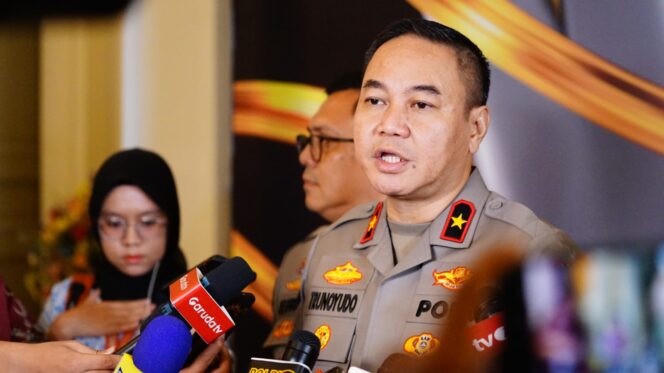 
					Kapolri Mutasi 157 Pati dan Pamen Polri, Enam Kapolda Berganti