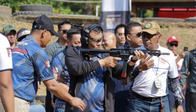 
					Irjen Ahmad Luthfi Buka Kejuaraan Menembak Kapolda Jateng Cup 2024