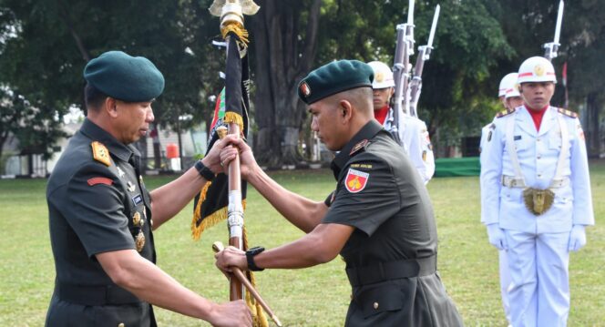 
					Tongkat Komando Pasukan Banteng Raiders Diserahterimakan