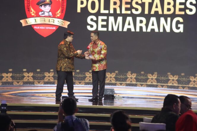
					Inovasi Aplikasi LIBAS Polrestabes Semarang Raih Penghargaan Pelayanan Publik Terbaik