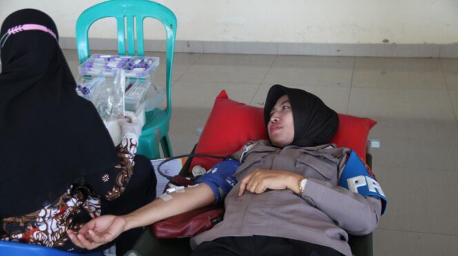 
					Sambut HUT Polwan ke-76, Polres Demak Gelar Donor Darah dan Bakti Sosial