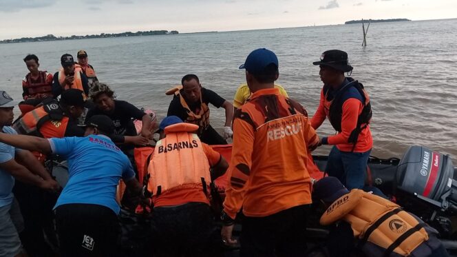 
					Lansia Pengantar Pemancing yang Terjatuh di Perairan Metawar Jepara Ditemukan Meninggal Dunia