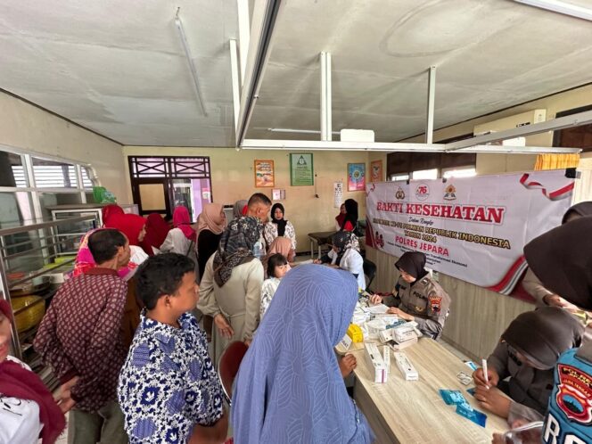 
					Memeriahkan HUT ke-76, Polwan Polres Jepara Gelar Bakti Kesehatan di SLB