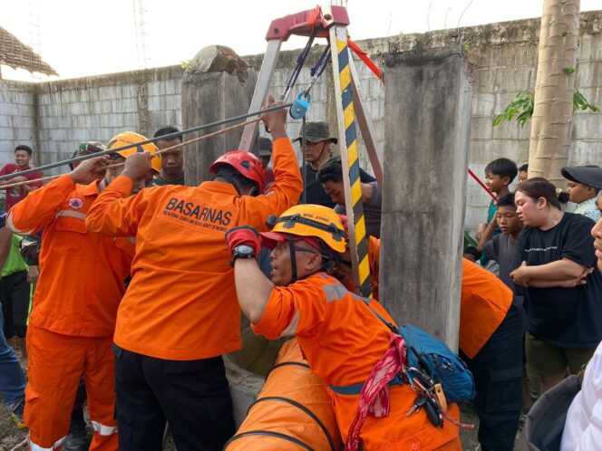 
					Wanita di Jepara Mencoba Bunuh Diri dengan Terjun ke Sumur, Berhasil Diselamatkan Tim SAR