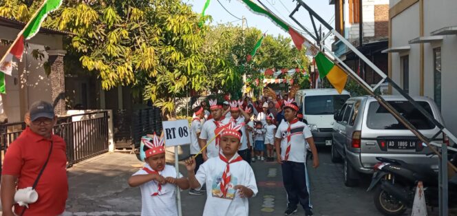 
					Warga RW 28 Kelurahan Sendang Mulyo Meriahkan HUT ke-79 RI dengan Jalan Sehat dan Hiburan Rakyat