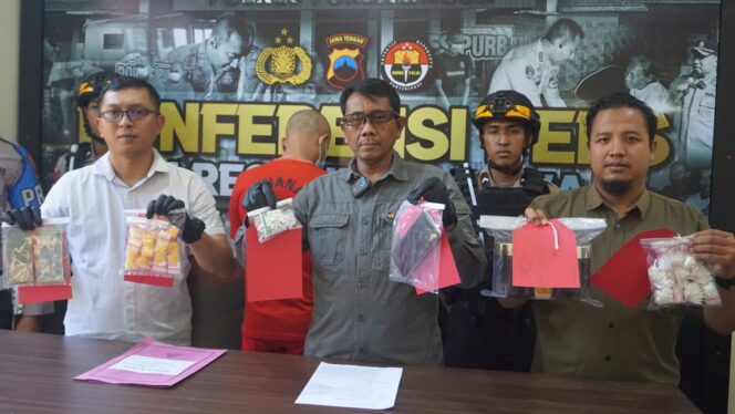 
					Polres Purbalingga Tangani Kasus Penjualan Obat Terlarang yang Ditangkap Warga di Karangmoncol