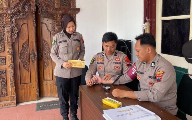
					Jelang Pilkada, Subsatgas Dokkes Polres Jepara Periksa Kesehatan Personel Satgas OMP Candi 2024