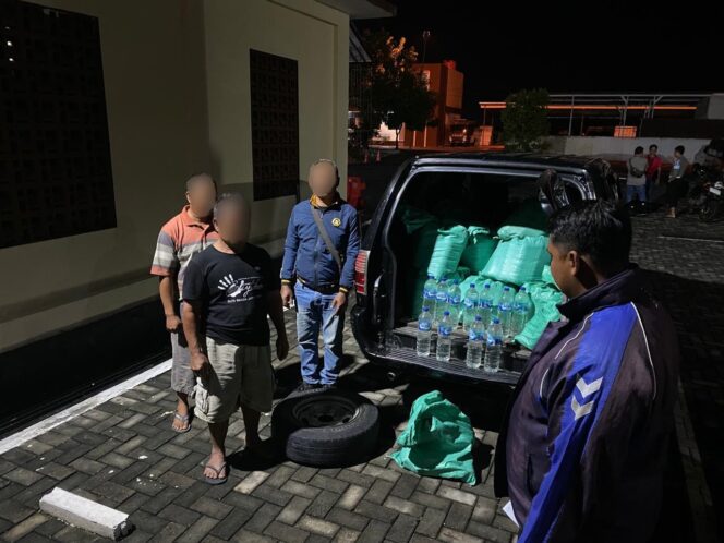
					Polres Demak Gagalkan Pengiriman Bahan Baku Es Moni