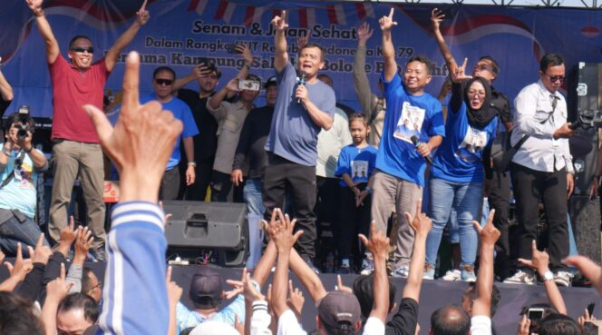 
					Cagub Ahmad Luthfi Berikan Doorprize Sepeda Listrik, Warga Doakan Jadi Gubernur