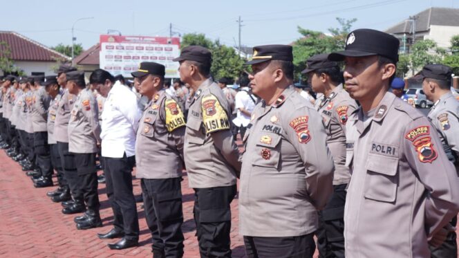 
					Jelang Pilkada Serentak, Polres Jepara Gelar Apel Kesiapan Bagi Polisi RW