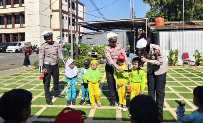 
					Satlantas Polres Jepara Terima Kunjungan Polisi Sahabat Anak