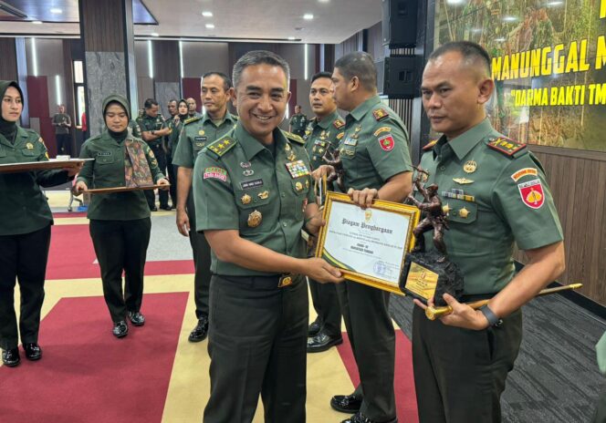 
					Kerja Keras Tak kenal Lelah demi Rakyat, Kodim 0720/Rembang terima Penghargaan TMMD Reguler ke-121 TA 2024