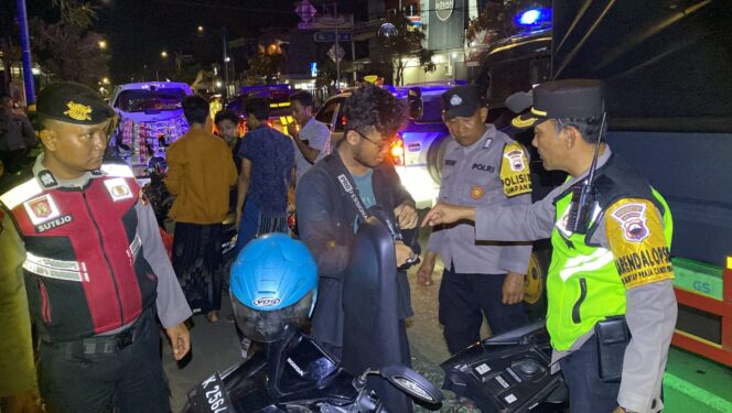 
					Jaga Kondusifitas Tahapan Pilkada 2024, Polres Jepara Gelar Patroli Skala Besar