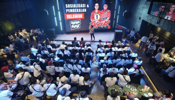 
					Ratusan Relawan Kawan Dekat Deklarasi Dukung Agustin-Iswar
