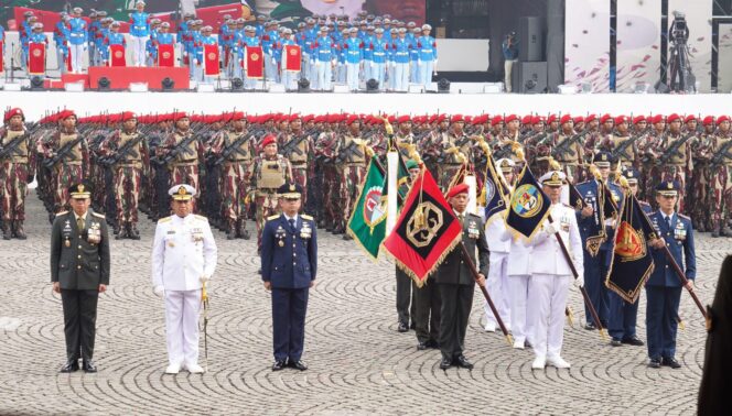 
					Kiprah Gemilang, Pangdam IV/Diponegoro Dianugerahi Penghargaan Tertinggi Militer oleh Presiden RI