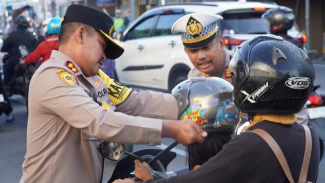 
					Ops Zebra Candi 2024, Polres Semarang Gelar Kegiatan Simpatik