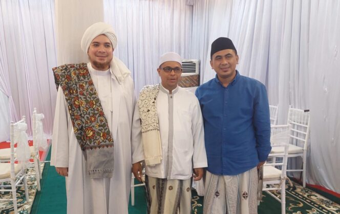 
					Hadiri Haul di Grobogan, Gus Yasin Bertemu Langsung Habib Jindan bin Novel