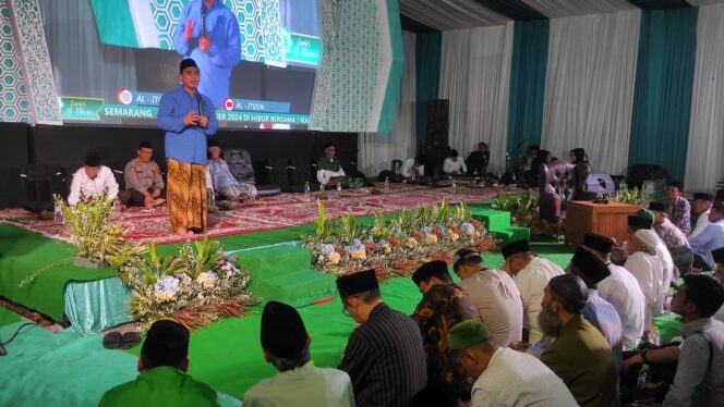 
					Gus Yasin Hadiri Ribuan Jamaah Khataman Kitab Hikam Kyai Ahmad Kharis Sodaqoh di Mbugen