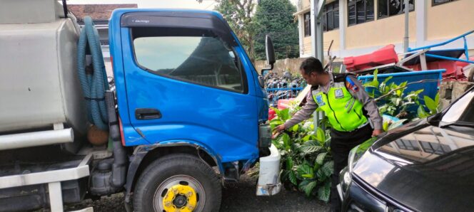 
					Dua Pelajar Perempuan Tertabrak Truk Tangki di Jalan Searah, Satu Meninggal Dunia