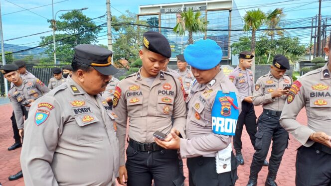 
					Propam Polres Semarang Lakukan Inspeksi HP Personel untuk Cegah Judi Online