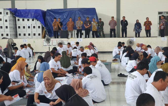 
					Polres Kendal Pastikan Pelipatan Surat Suara Pilkada 2024 Berjalan Aman dan Kondusif